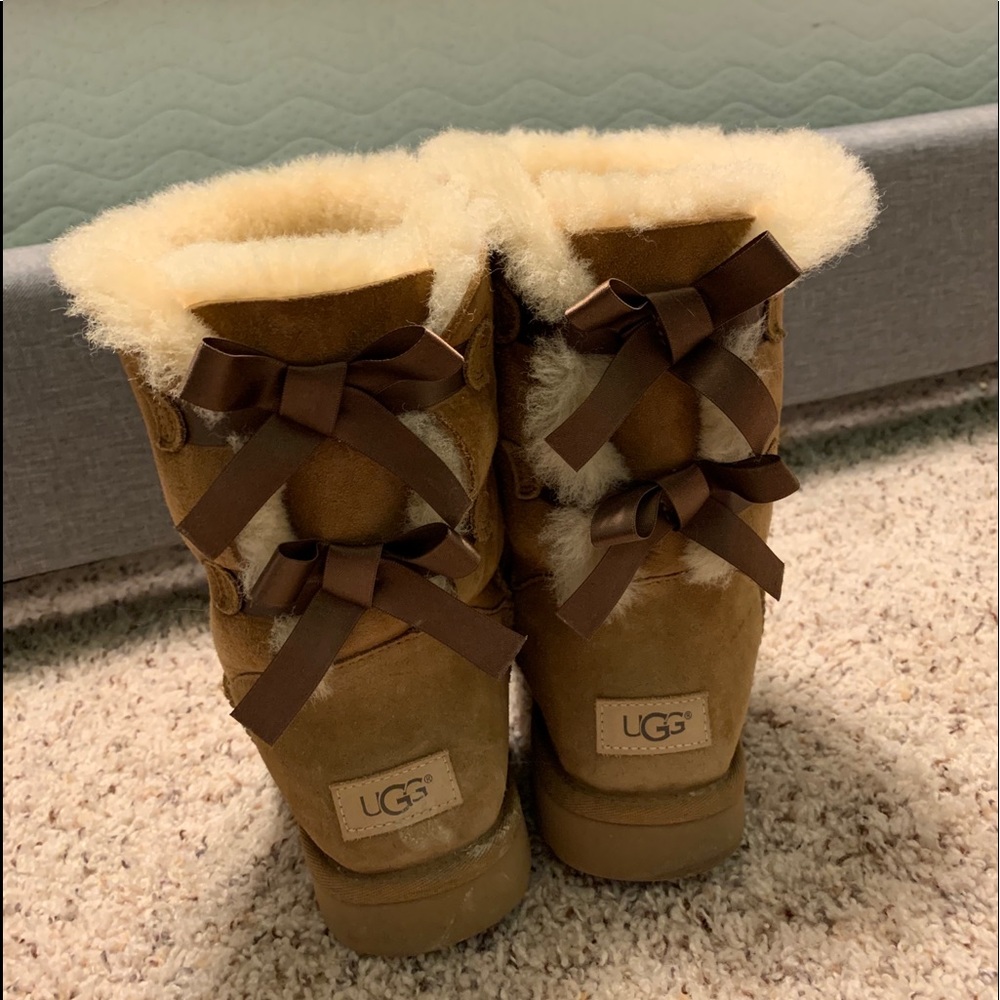 size 10 bailey bow uggs